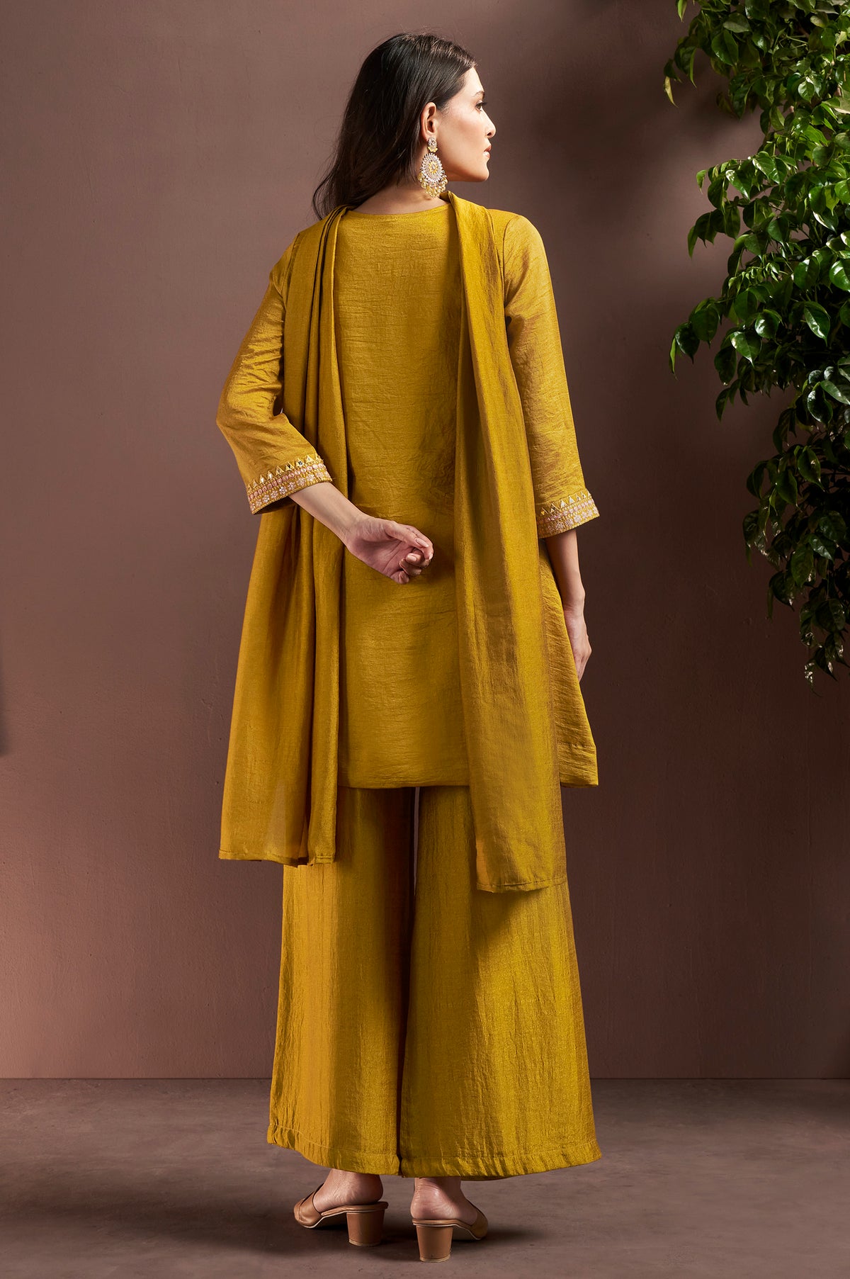 Mustred Silk Blend Embroidered Straight Kurta Set with Mirrorwork Choker Net Dupatta
